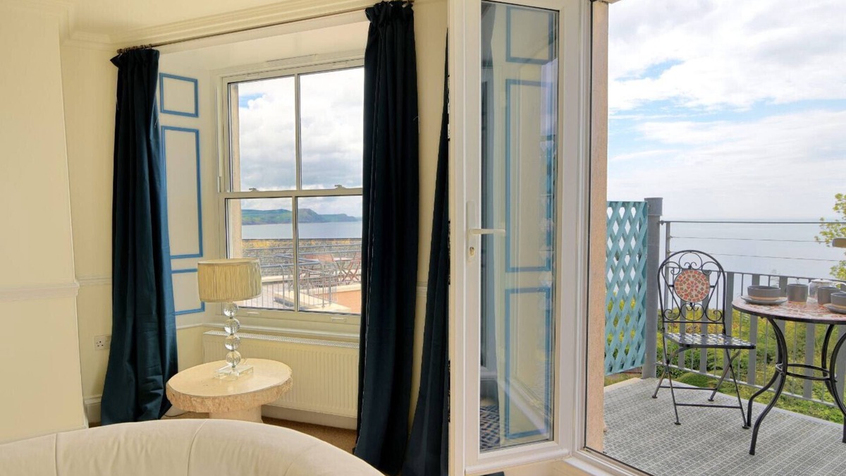 Lyme Regis Cottage | 4 ST MICHAELS HOUSE, romantic, country holiday cottage in Lyme Regis