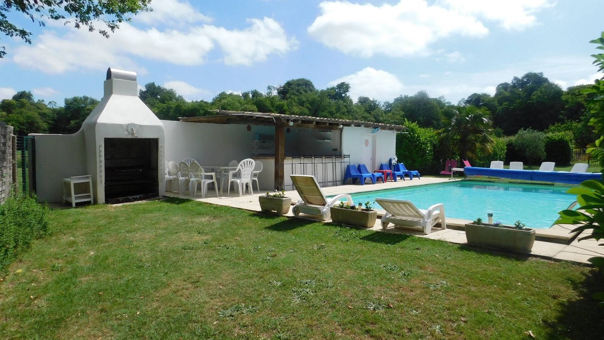 Saint-Quantin-de-Rancanne House | 4-star gîte 35 minutes from the beach at St Georges de Didonne