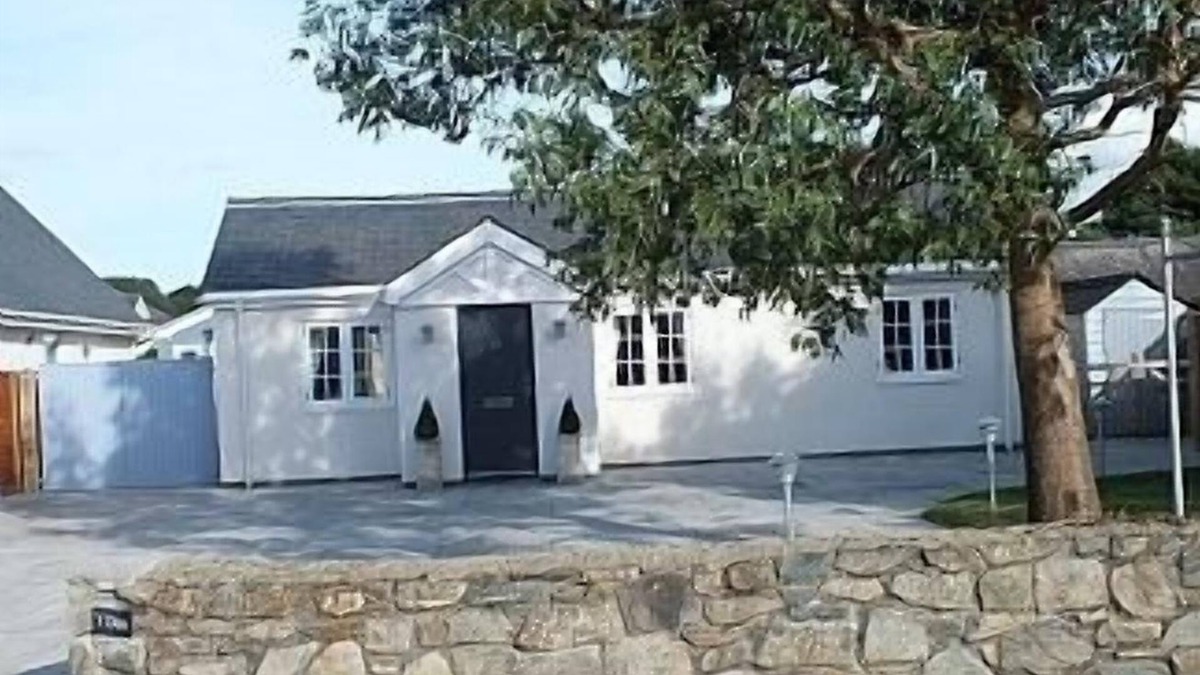 Morfa Bychan Cottage | 4 Star, Three Bed Luxury Holiday Cottage With Hot Tub And Woodburning Stove
