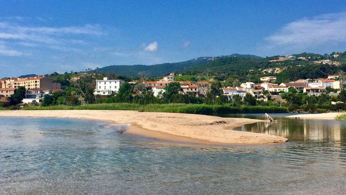 Solenzara Villa | 4-star waterfront villa with exceptional sea views