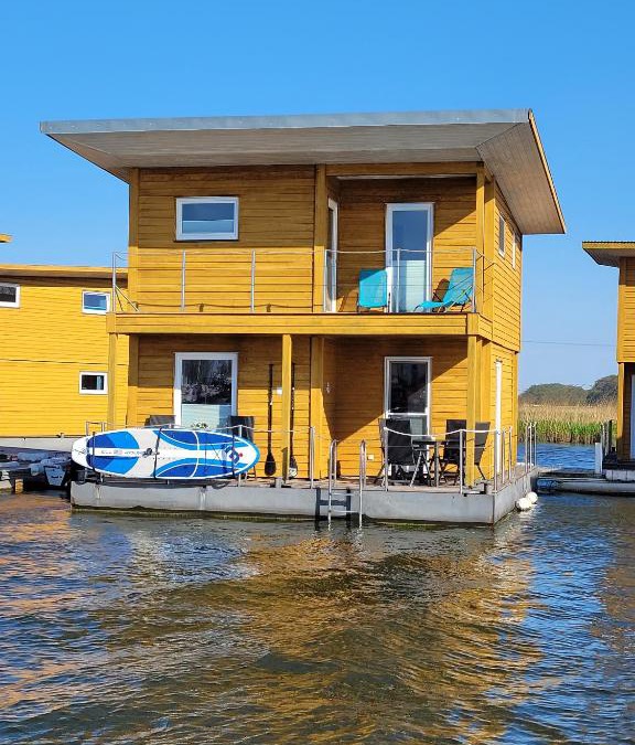 Ostvorpommern Boat Rental | 4 Sterne Dtv Floating House