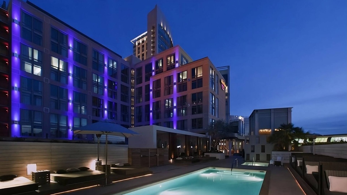 Gaslamp Quarter Hotel | 4 Suites at Hard Rock Hotel San Diego, Sun And Music at Rooftop Pool!