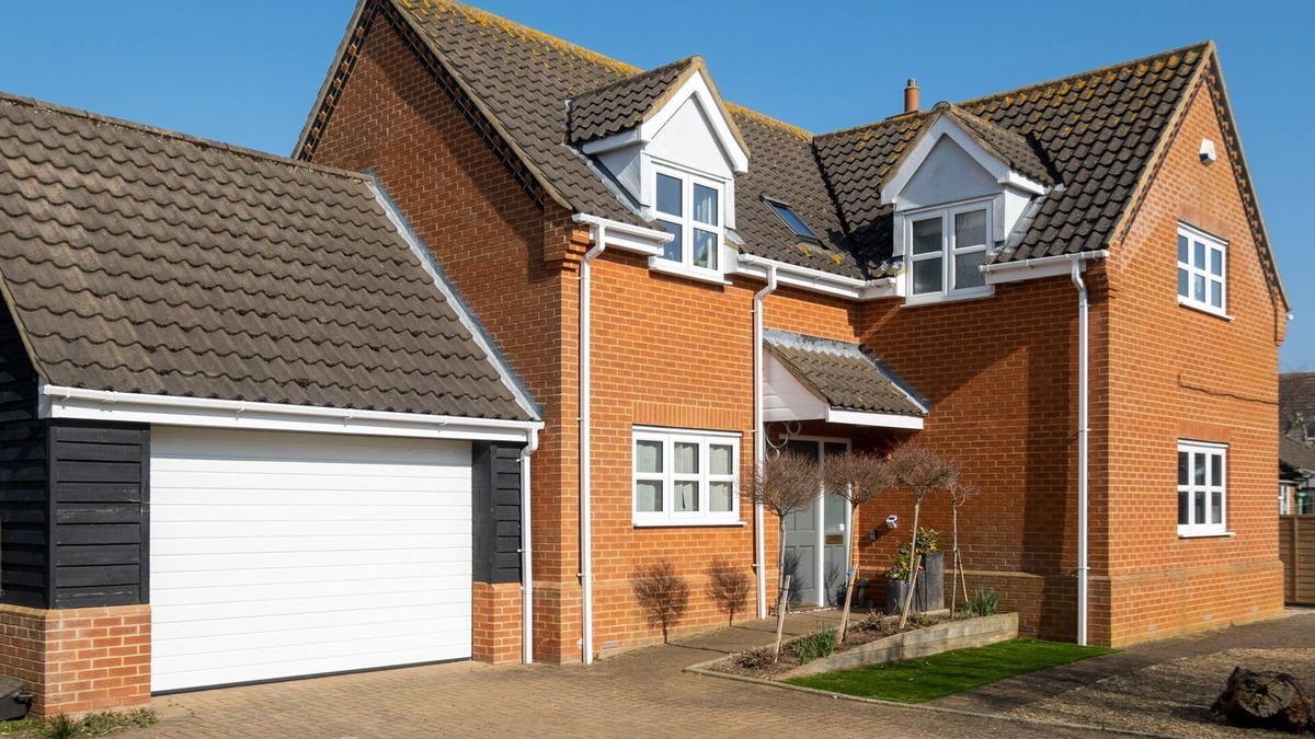 Aldeburgh Cottage | 4 The Birches - sleeps 8 guests in 4 bedrooms