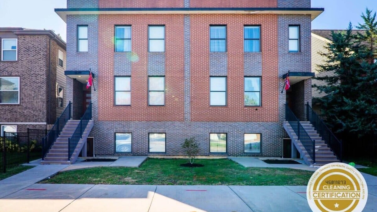 Central West End House | 4-Unit Building | Sleeping for 34/ABODEbucks