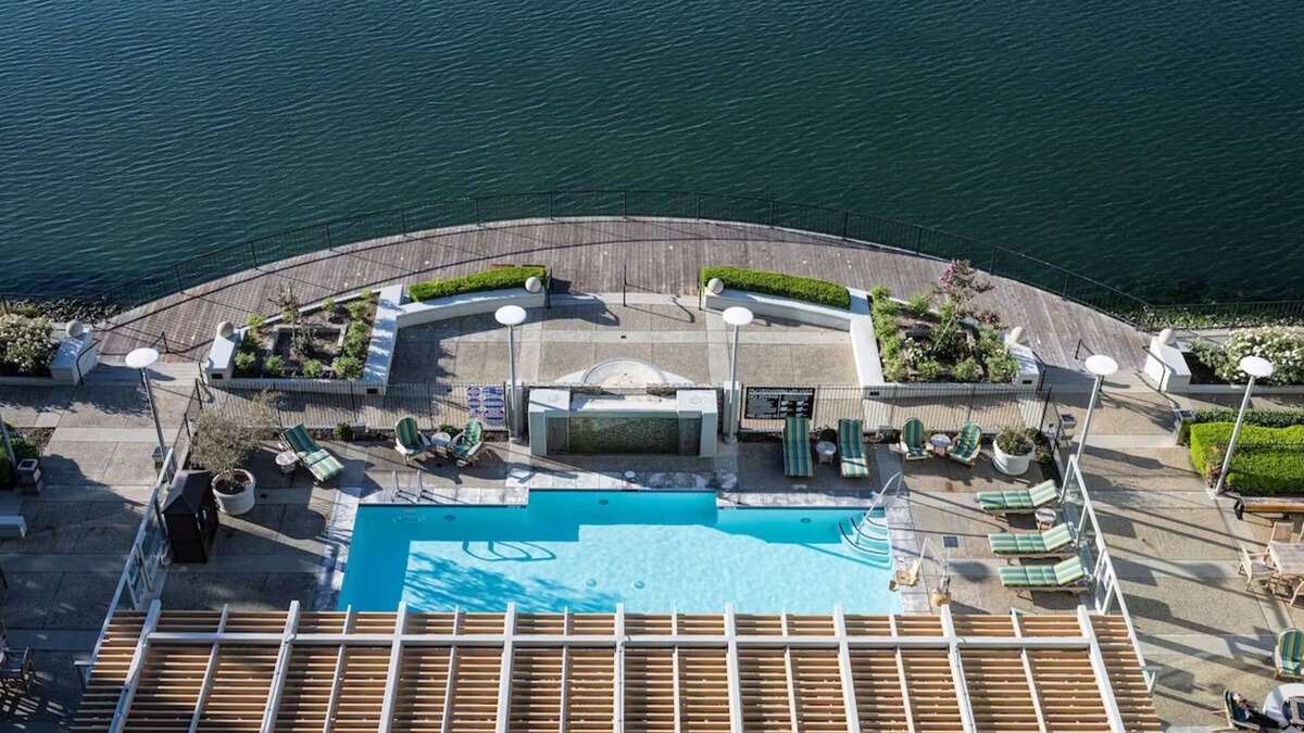 Redwood Shores Hotel | 4 x Two Double Water View Room at Grand Bay San Francisco Hotel, Onsite Pool