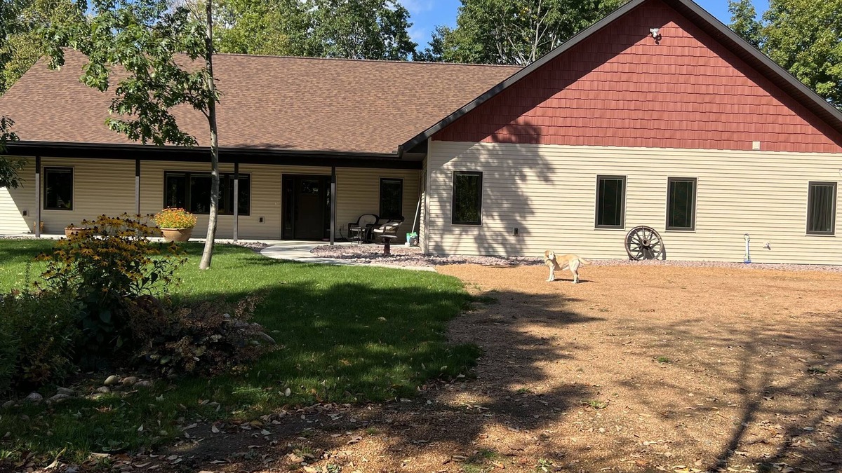 White Lake House | 40 wooded acres and newer home with high end appliances