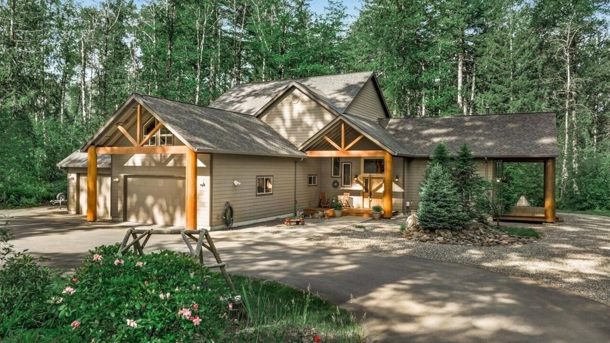 Mount Hood Village House | 4000sqft, 1-acre Custom Cabin Retreat w Game Room, Hot Tub & Sauna @Mt Hood