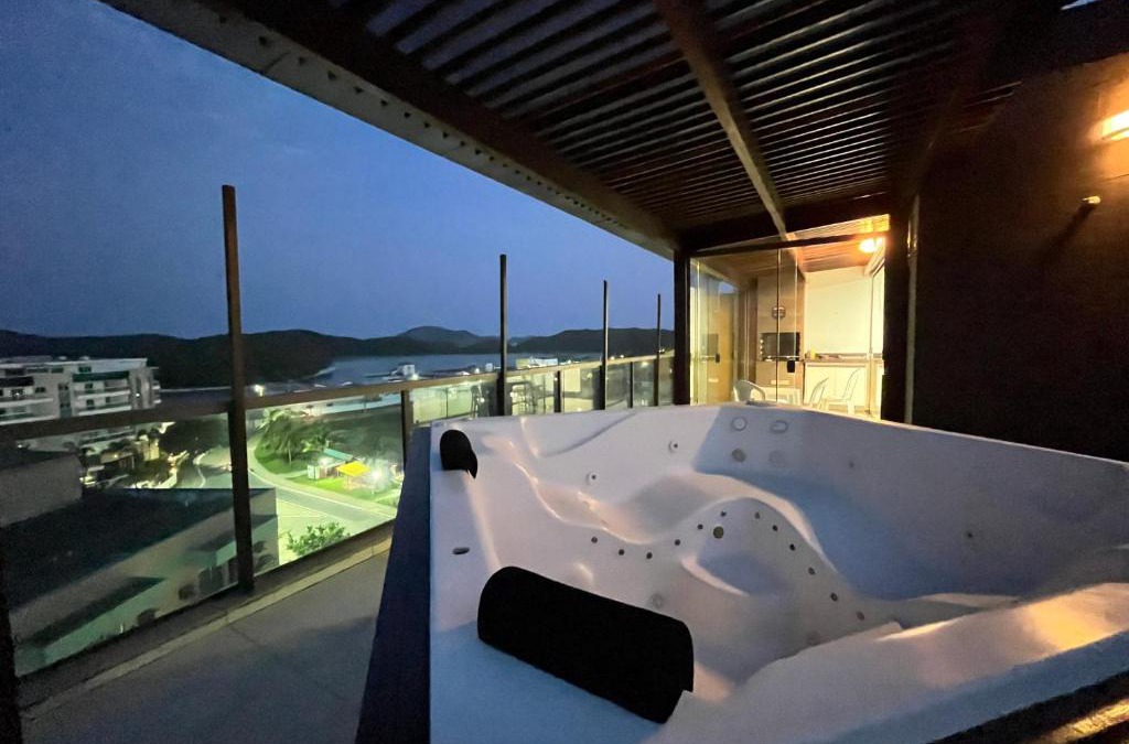 Cabo Frio Apartment | 401 Cobertura c JACUZZI priv AC BEIRA MAR