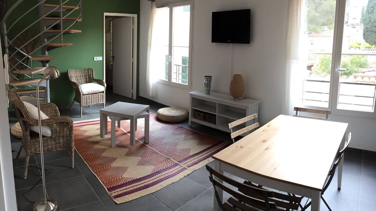 Porquerolles Apartment | 40m2 duplex, sleeps 4 in the heart of the village on the island of Porquerolles