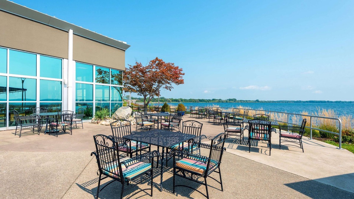 Geneva Hotel | 41 Lakefront Hotel, Trademark Collection By Wyndham