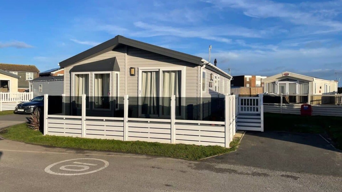 Pevensey Ski Chalet | 42 Woodland Walk Pevensey Bay Holiday Park
