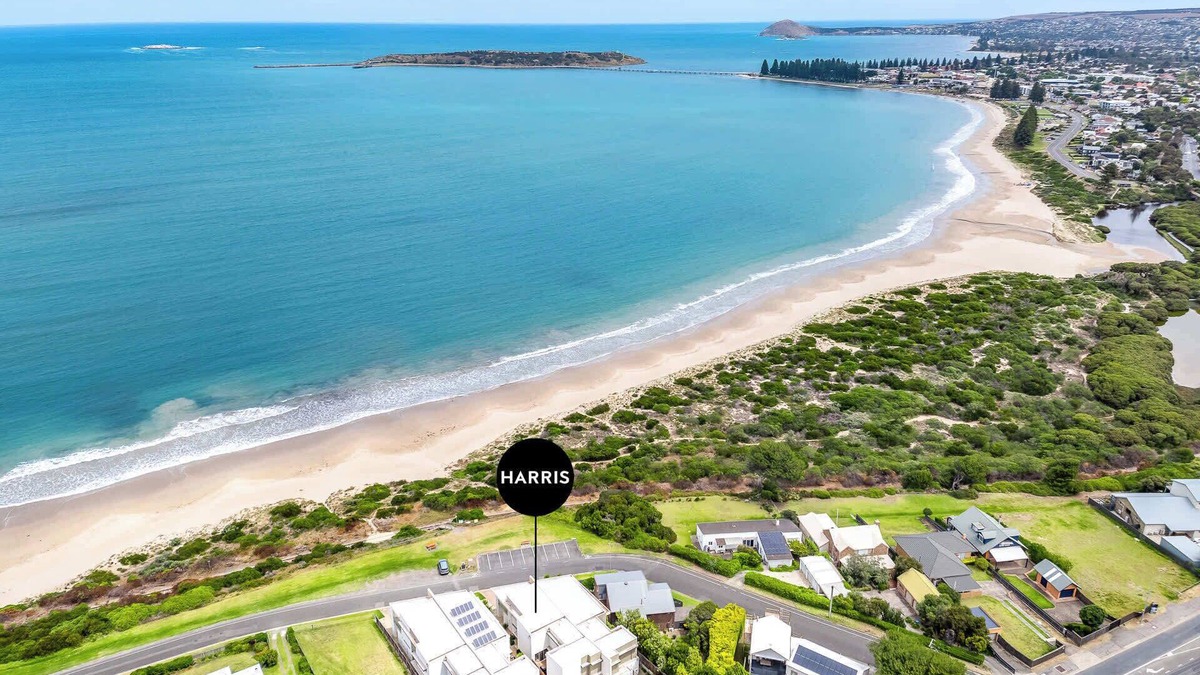 McCracken House | 43A Hayward Ct - Beachfront, Linen and Wi-Fi