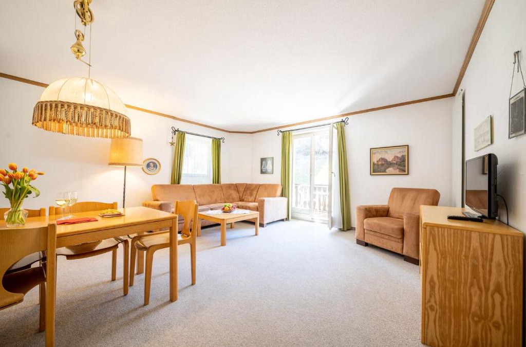Vulpera Apartment | 4402 Geraeumige, zweckmaessig eingerichtete Maisonette-Wohnung mit mit Blick auf die Villa Engiadina