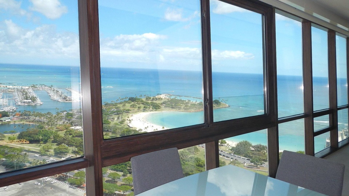 Ala Moana Condo | 44th Floor-Ala Moana-Ocean/Diamond Head Views