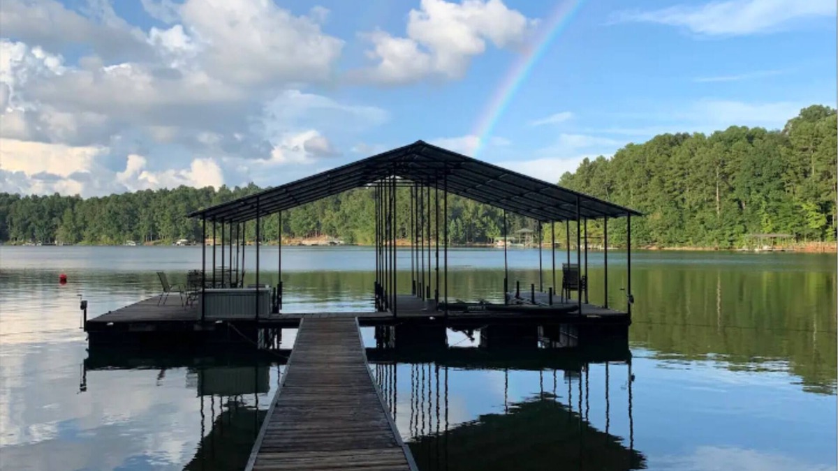 Martin House | 45 Min to Clemson, Lake Hartwell: Private Pool, Dock, Boats, Dogs, Fire Pit