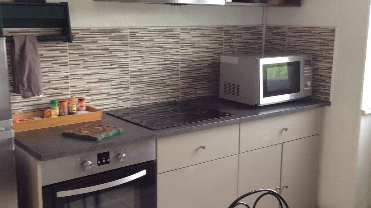 Leon Blum - Bon Coin Apartment | 45m² Metro Centre Lyon 100m away Fitted kitchen Wifi Netflix