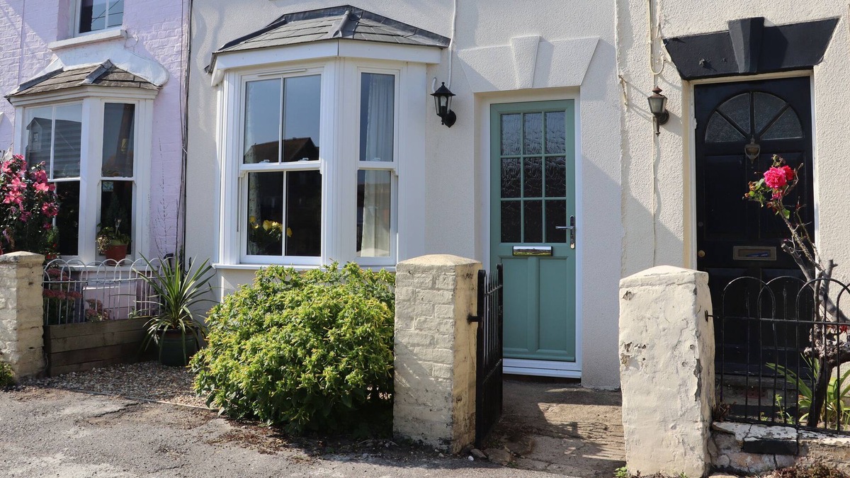 Faversham Cottage | 46 BY THE CREEK, family friendly, with a garden in Faversham