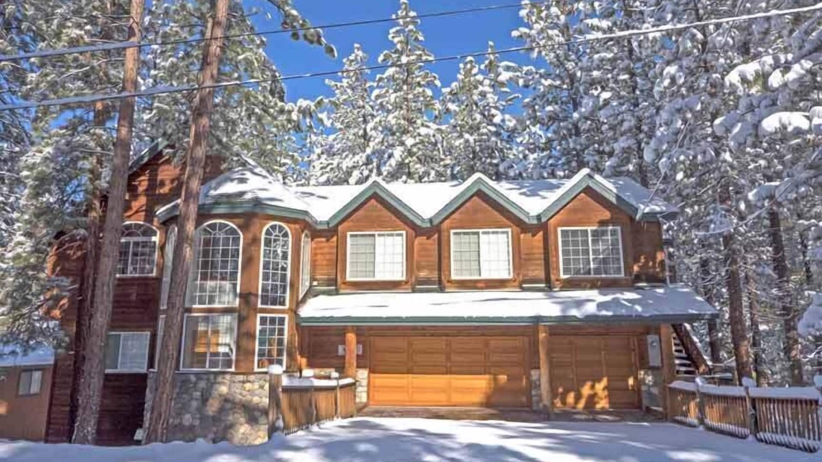 Montgomery Estates House | 4600 Sq Feet Home with All the Extras for your Family - Hot Tub, Pool Table,.