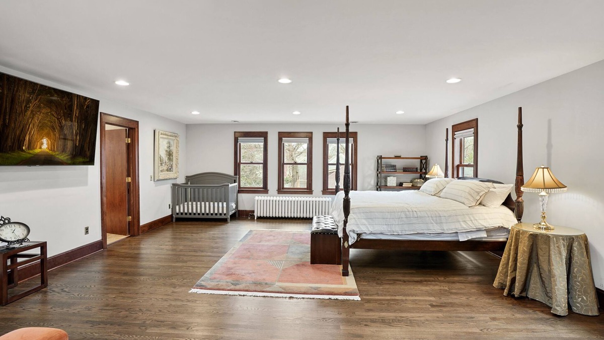 Calhoun Isles House | 4600 sq ft totally remodeled 5 bed 5 bath House with 3 car attached garage best