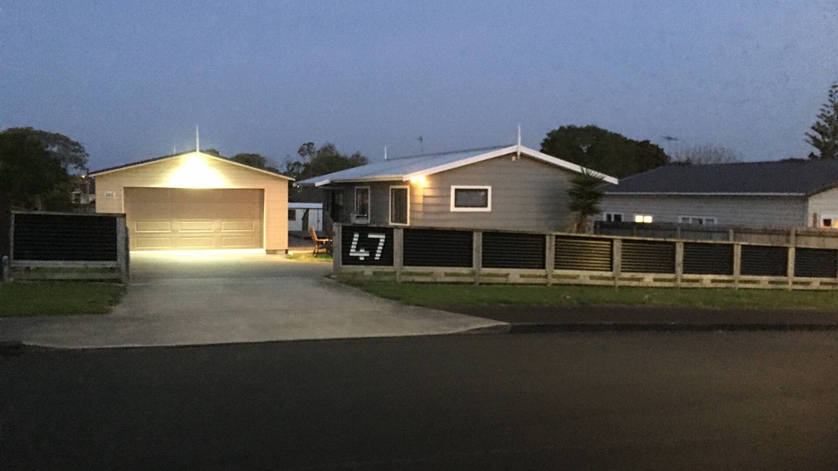 Pukekohe House | 47 Hooper Ave Pukekohe, SLEEPS 13