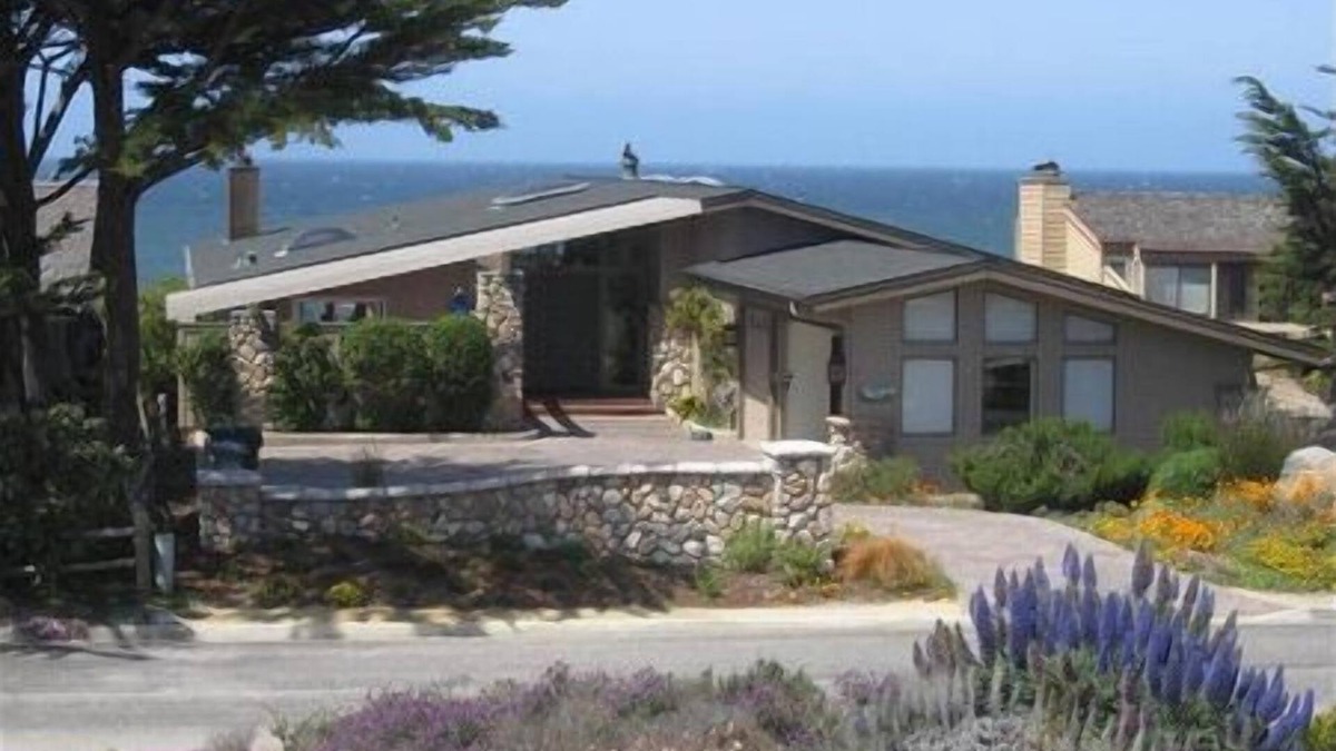 San Simeon House | 4757 Windsor Blvd. Seaclift Estates