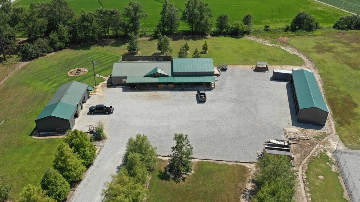 Weiner Cabin | 4800 sq ft Lodge that can accommodate up to 23 guests!