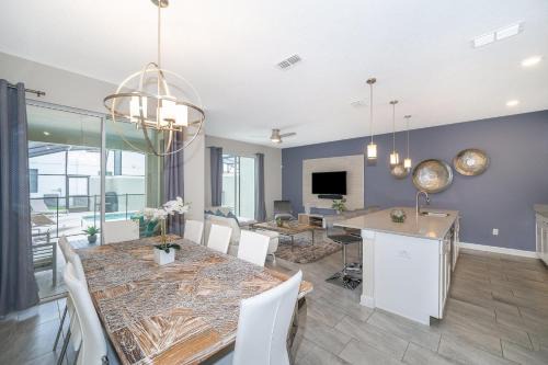 Campbell House | 4964RS TOWNHOUSE 4 BEDROOMS & 3 BATHROOMS + POOL