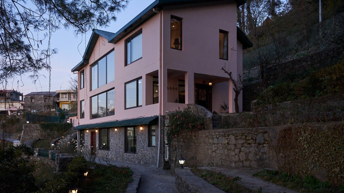 Baldeyan Villa | 4B-VILLA SERRA-SHIMLA · A fascinating 4-Bedroom home with an old charm