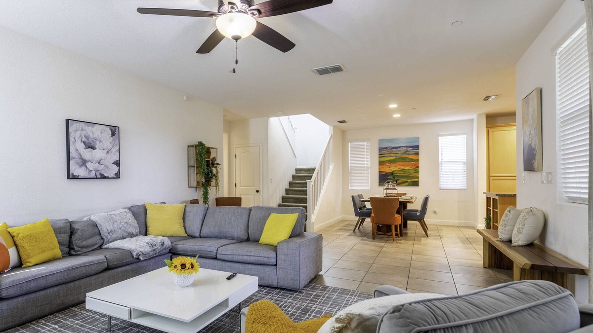 Elk Grove House | 4Bd/3Ba for 10+ ModernSpacious House