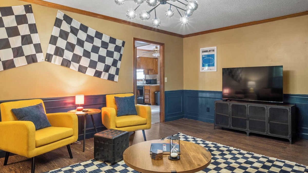 Charlotte House | 4bd Contemporary: BBQ - Game Room, Close to NASCAR, 15 mins to Downtown