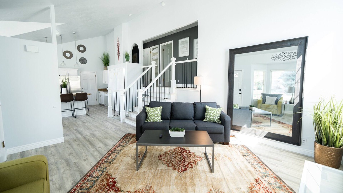 West Jordan House | 4bd room - king - lux - fast WiFi