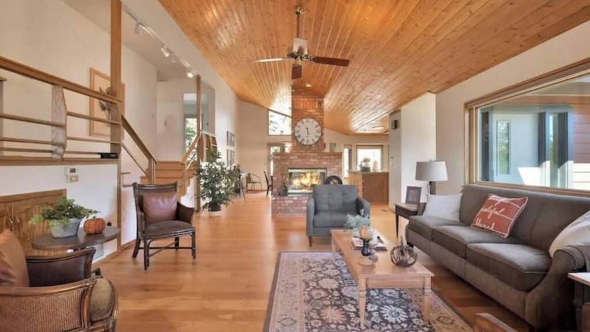 Prescott House | 4Bd Sleeps 8 Firepit Views 8 min from Whiskey Row Outdoor games