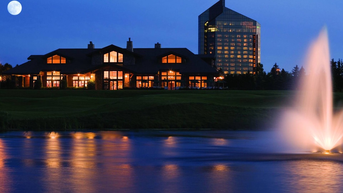 Traverse City House | 4BDR Retreat Downtown & East Bay 3191