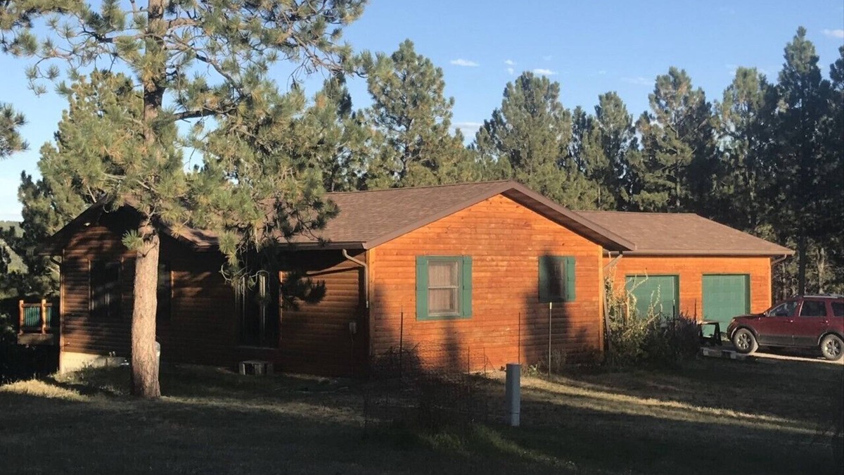 Newcastle House | 4bdr with a Beautiful Mountain View while relaxing in a Jacuzzi