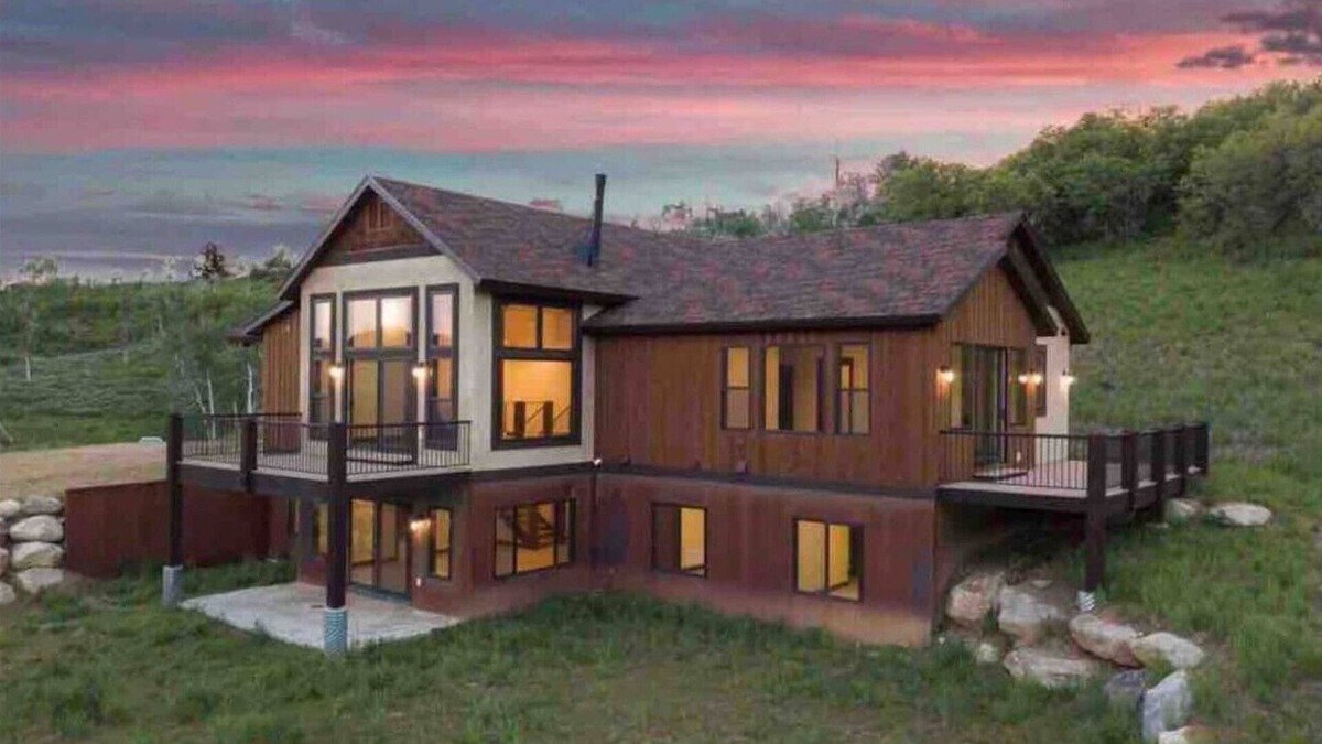 Clark Ski Chalet | 4bdrm/3 Bath Ski in/out Chalet in North Routt CO