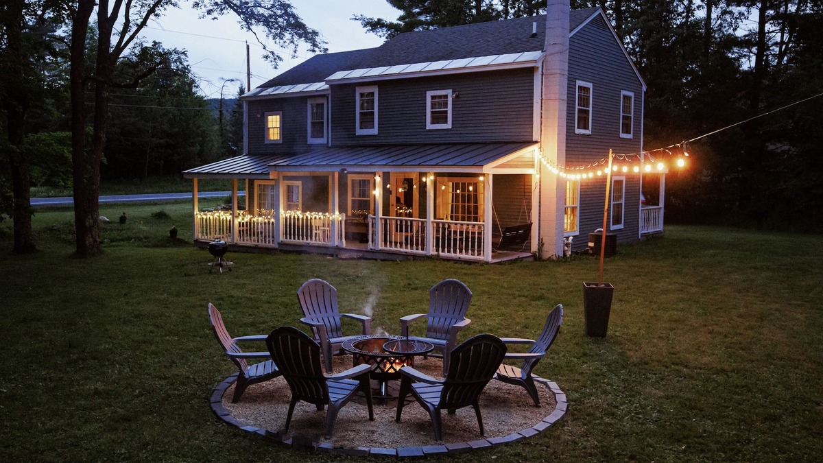 Weston Cottage | 4bdrm Cottage central to year round fun w/fireplace