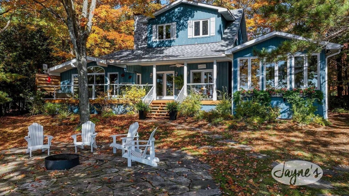 Lake of Bays Cottage | 4bed 4bath cottage on Lake of Bays - SW Exposure! Hot Tub!