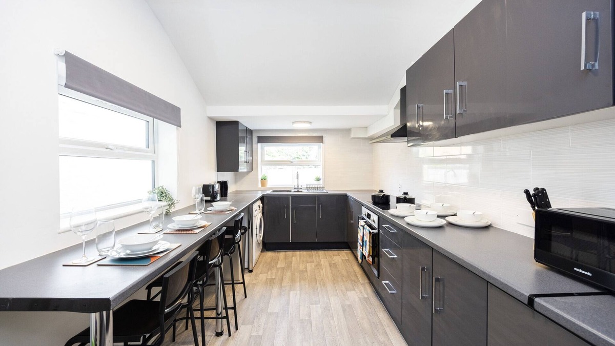 Aveley House | 4Beds,3 Baths, Free Parking, Garden, River View