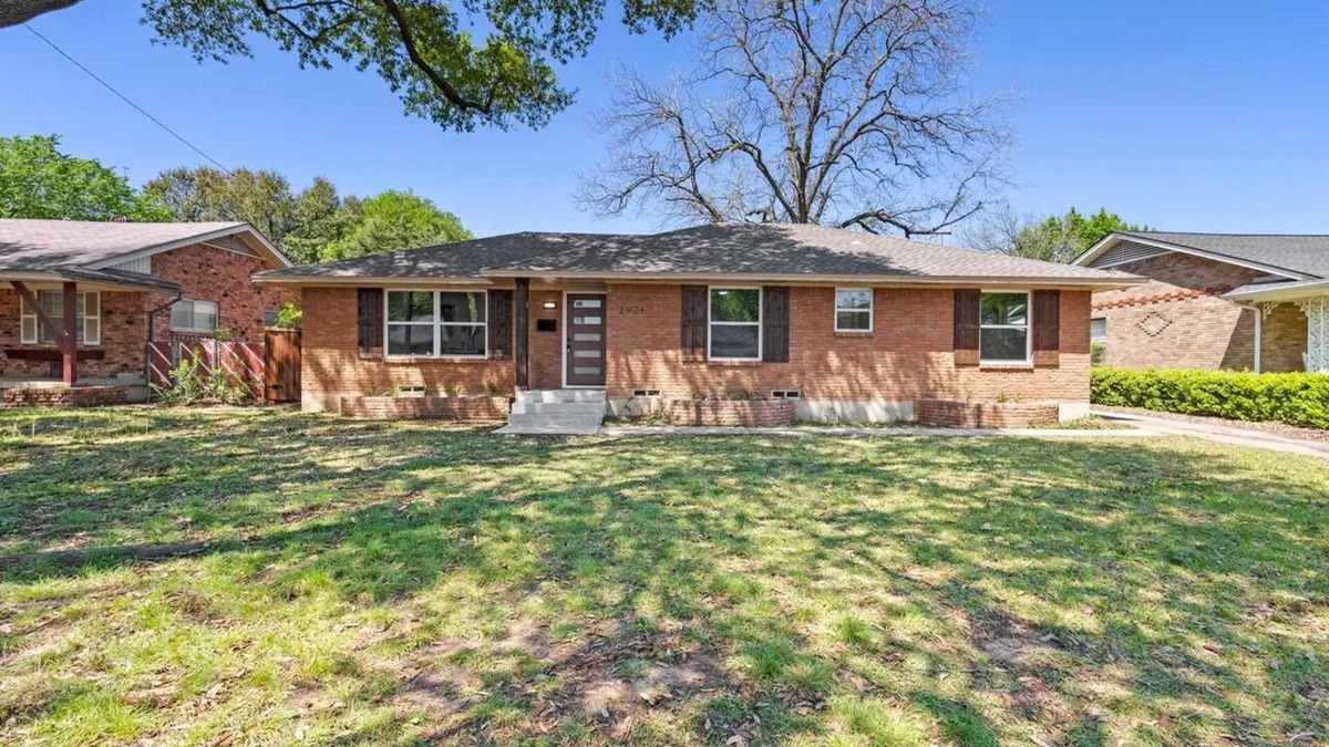Oak Cliff House | 4BR/2BA Home Near Bishop Arts District & AT&T Stadium - Garage Parking