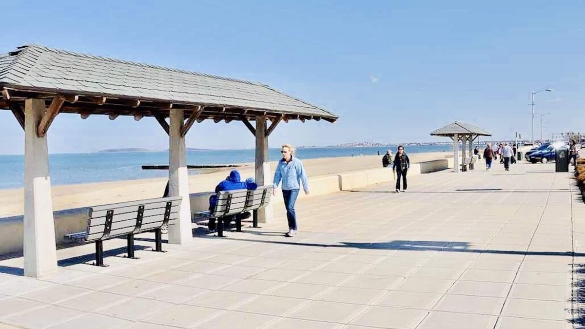 Quincy Apartment | 4BR 2Baths WOLLASTON BEACH.15min to Boston2