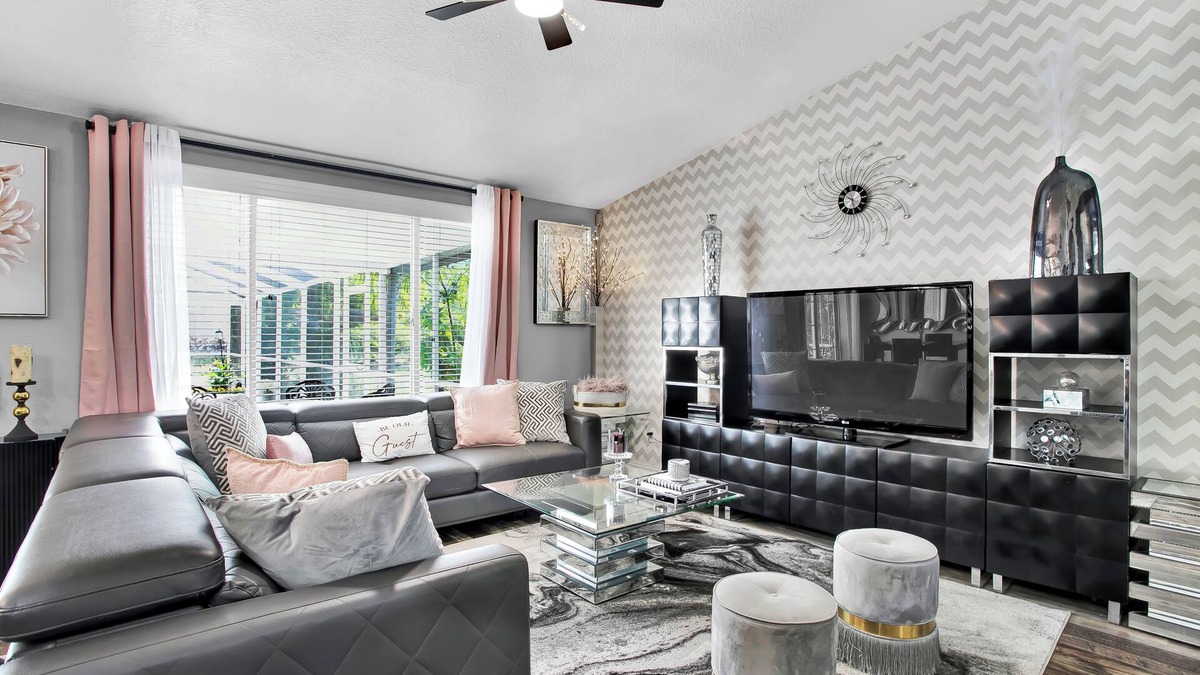 Boyette Springs Villa | 4BR/3BA 15 min to Downtown, Sports & Busch Gardens