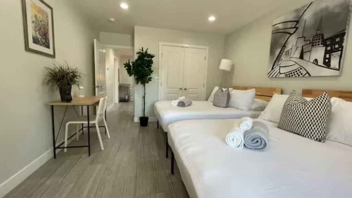Southeastern Sacramento House | 4BR/3BA ART House + Studio near the breweries