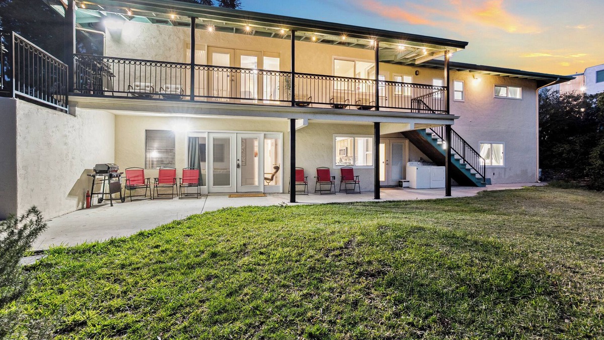 La Mesa House | 4BR/3Bth King Bed, Big Yard, Prime Area, Ranch