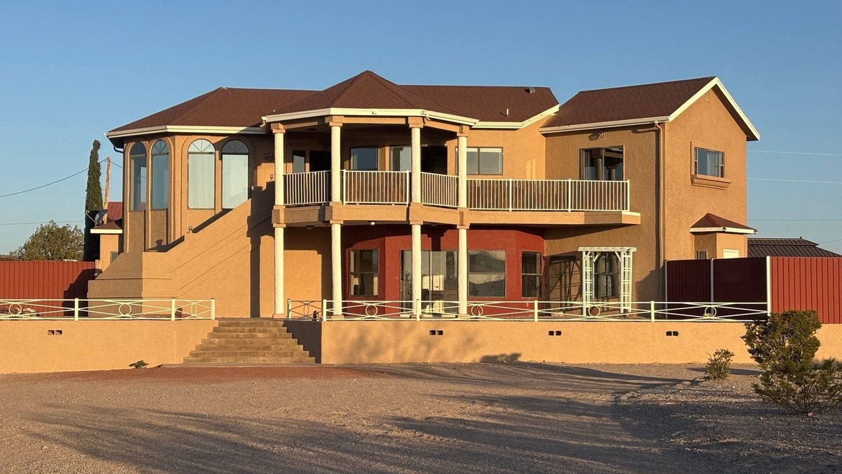 Truth or Consequences House | 4BR 4BA 3K sq Ft on 2 acres, Elephant Butte Lake Views, refrigerated AC