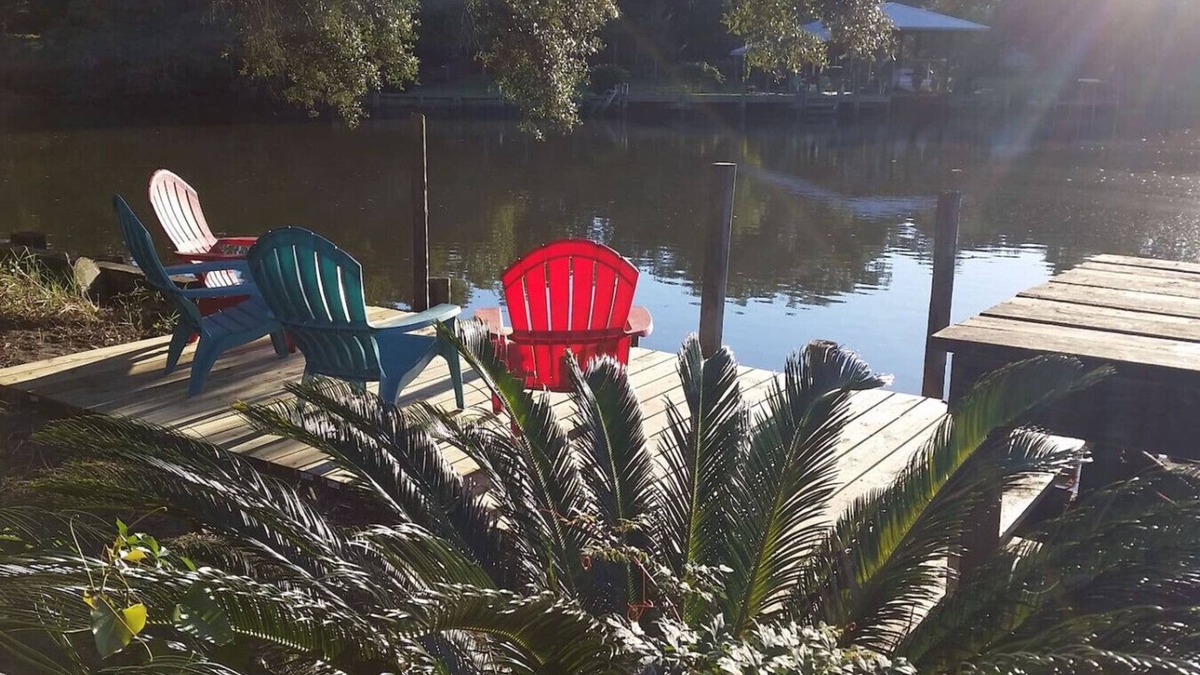 Gautier House | 4br Coastal Waterfront . Sleeps 12 . Dock & Firepit