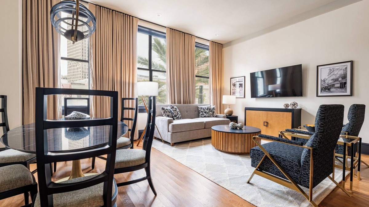 Central Business District Hotel | 4BR Conjoined Group Unit on Canal Street | The Mayfair