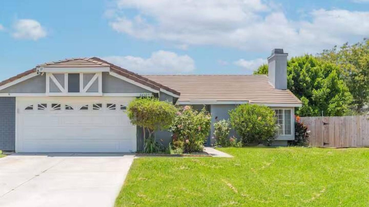 Riverside House | 4BR Family Home | Large Yard, Parking, Remodeled