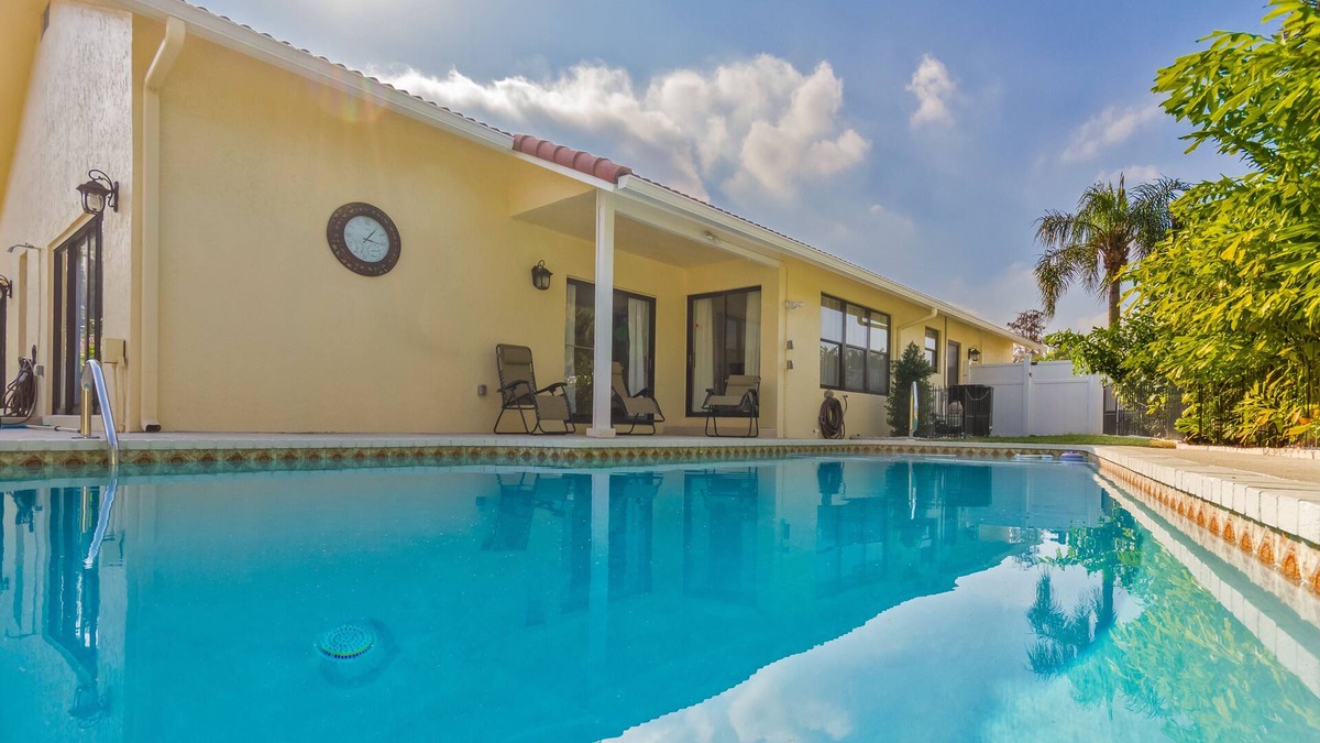 Boca Del Mar House | 4BR Large Exclusive heated Pool🏊🏻‍♀️near Restaurants🍽️ lake, Synagogues.