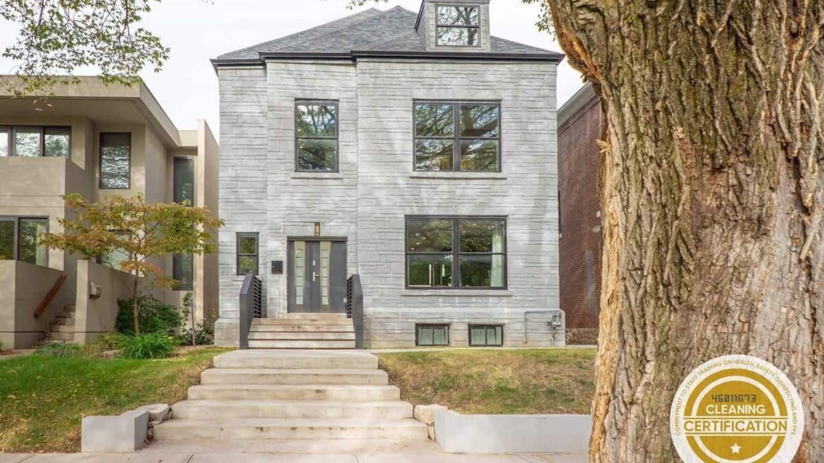 Central West End House | 4BR Modern CWE Luxury + Garage/ABODEbucks