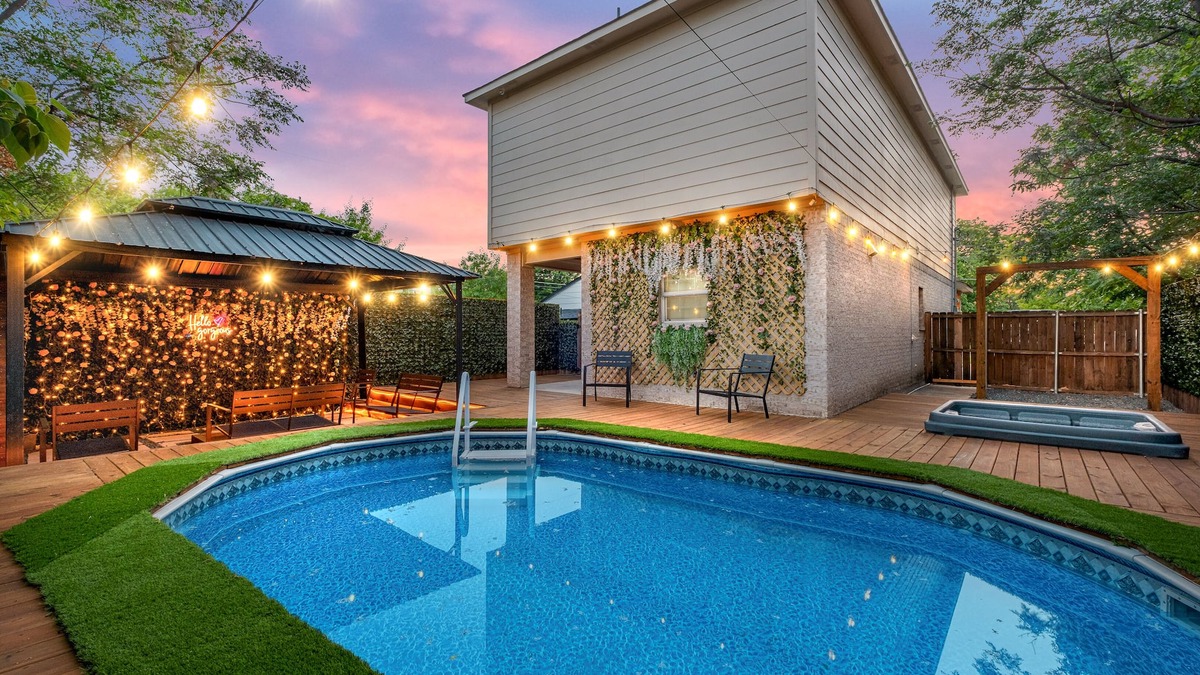 West Dallas House | 4BR ModernHome w/Pool & Jacuzzi